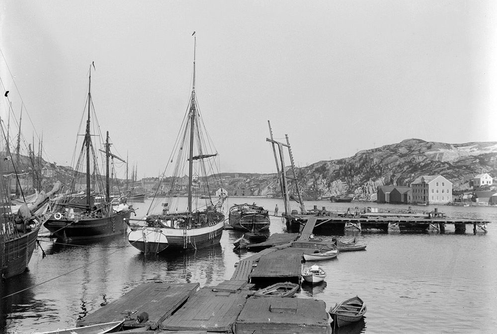 Gammelt bilde i sort hvitt av kranaskjæret 
